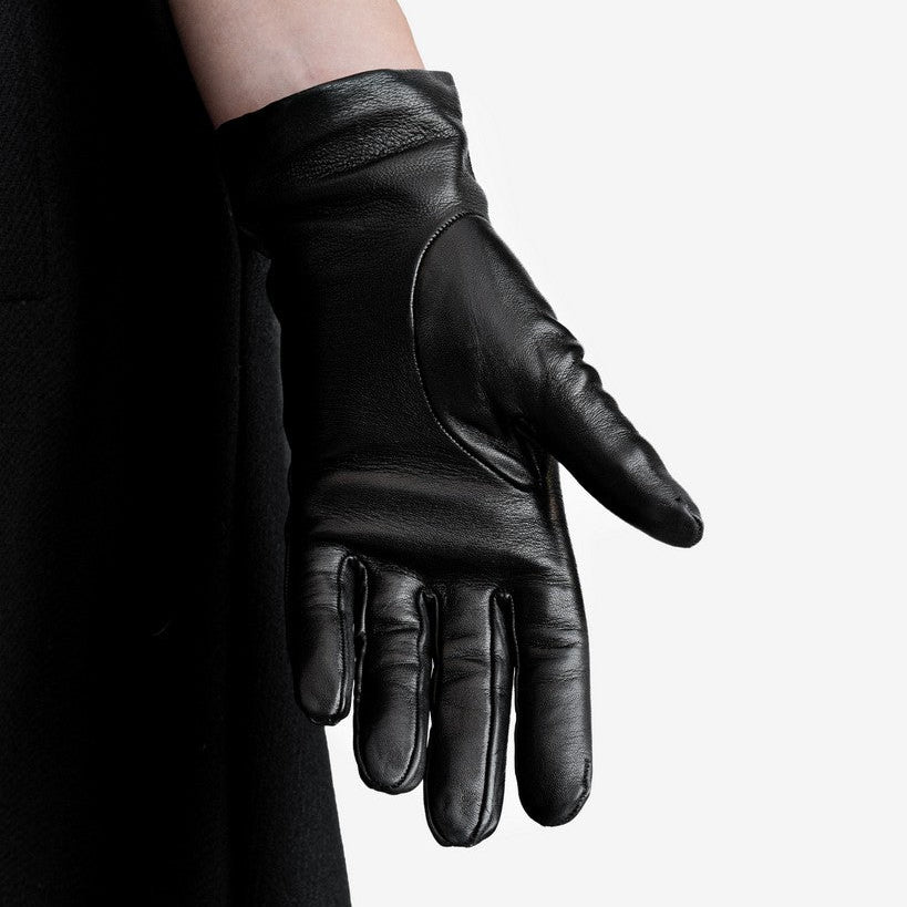 Touchscreen leather gloves with rabbit fur lining for women detail