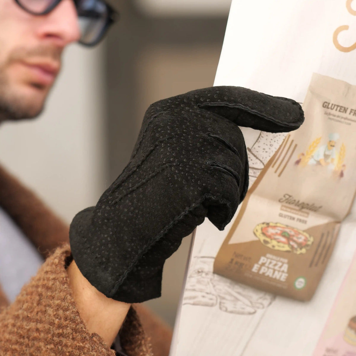 carpincho leather gloves black men